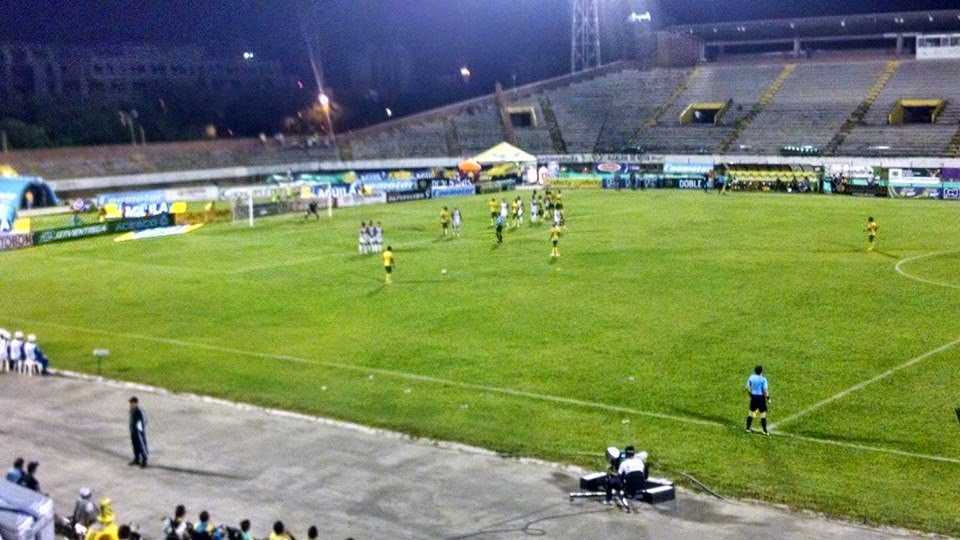Empate de oro en el Plazas Alcid: Huila 1-1 DEPORTES TOLIMA
