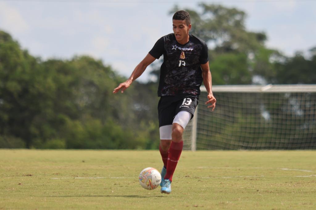 El defensa que llegó de Argentina y estaría muy cerca de reforzar al DEPORTES TOLIMA para el primer semestre de 2023
