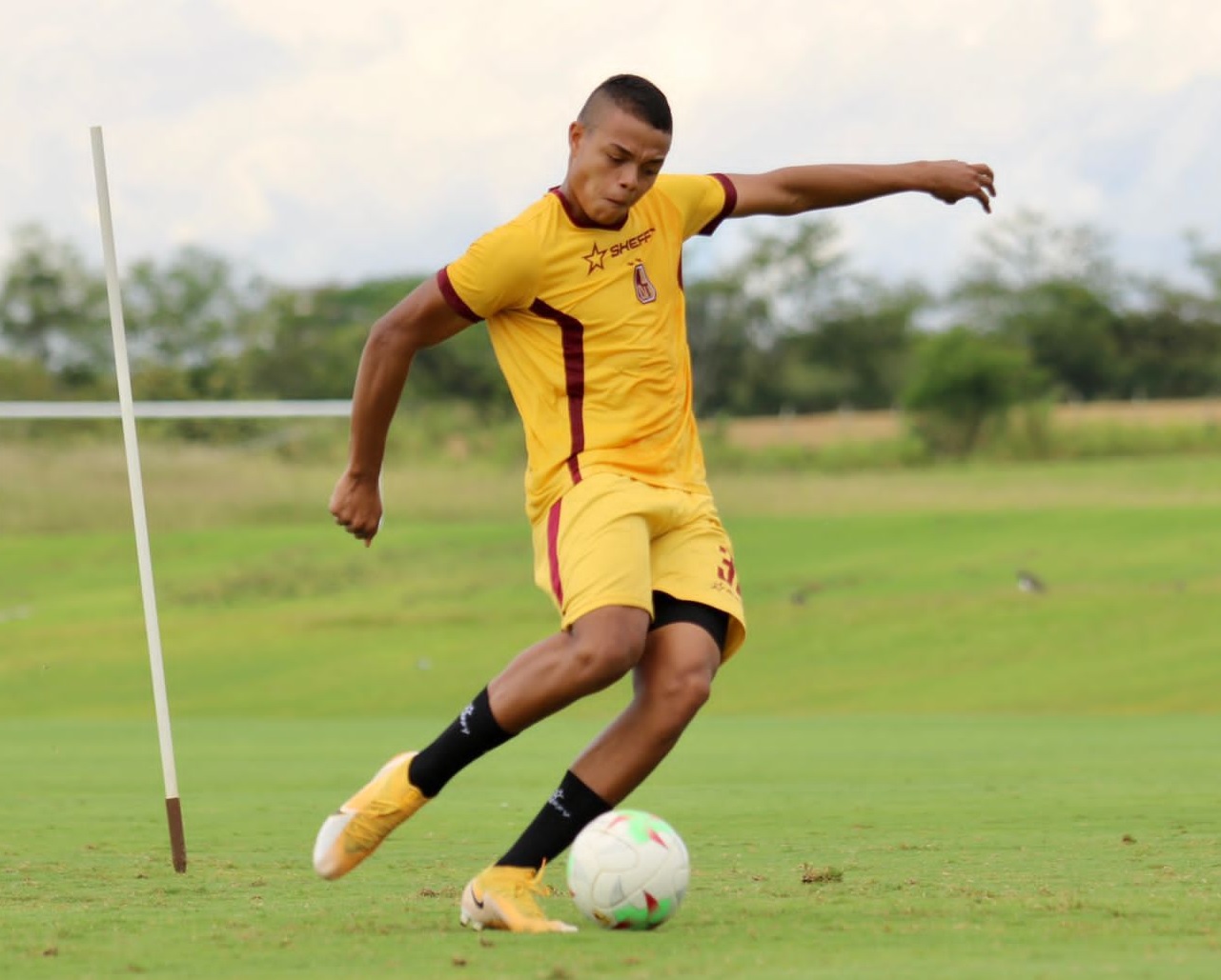 Con un debutante en nómina, DEPORTES TOLIMA confirmó -otra vez tarde- los convocados para el juego ante La Equidad