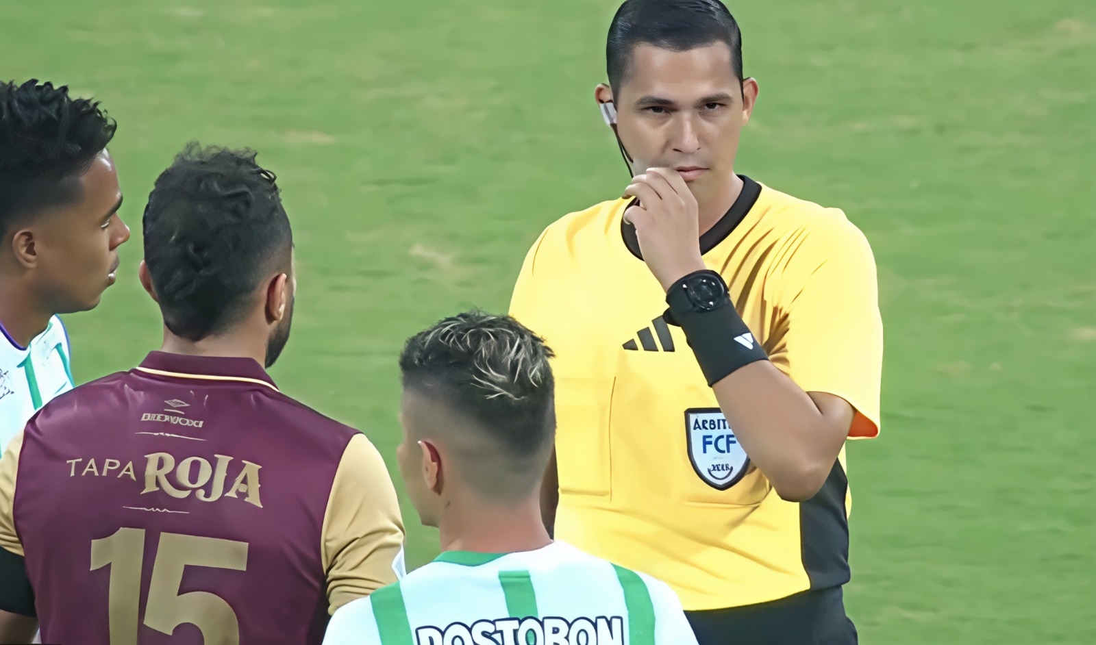 Diego Ruiz y su horrorosa actuación: le habría 'metido la mano' al DEPORTES TOLIMA e influyó en la dura derrota frente al Atlético Nacional, en el Atanasio Girardot