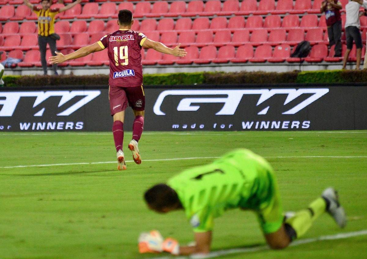 Con triplete de 'El Divino' Rodríguez, DEPORTES TOLIMA goleó al Envigado y sumó su primer botín en la Liga