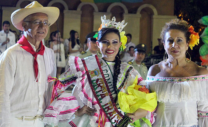 La galería de la Elección y Coronación del Reinado Municipal del Folclor 2016