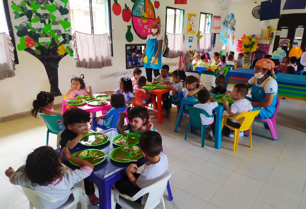 Más de 600 cocineros de Buen Comienzo en Medellín fueron capacitados para crear platos atractivos para los niños