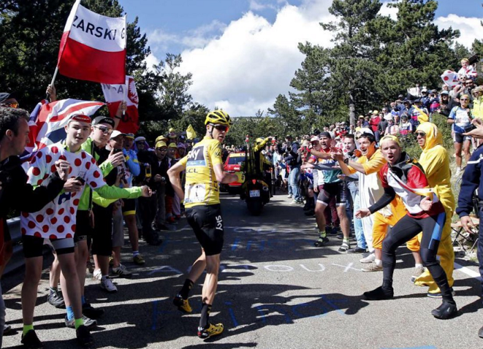 ¡Escándalo en el Tour de Francia! Froome conservó camiseta de líder luego de polémico accidente