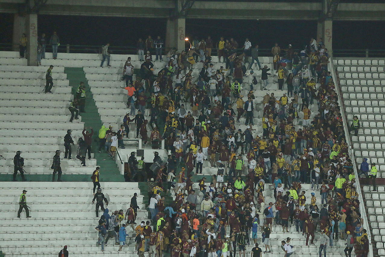 Hinchas del DEPORTES TOLIMA fueron agredidos por seguidores del Once Caldas en el Palogrande