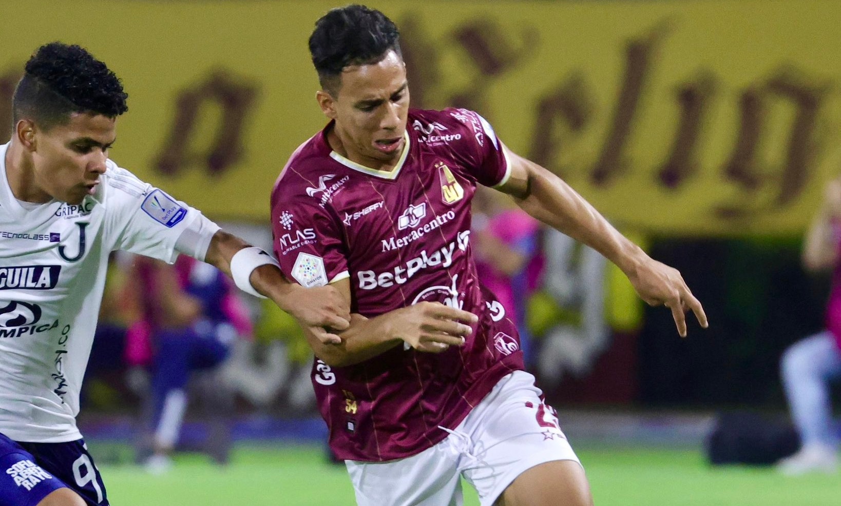 DEPORTES TOLIMA naufragó en sus inseguridades y cayó en casa frente a un moribundo Junior: amarga derrota en el césped del Murillo Toro