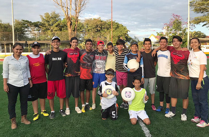 Comenzaron clases gratuitas de fútbol y ultimate en el Polideportivo 14 de Octubre de Ibagué
