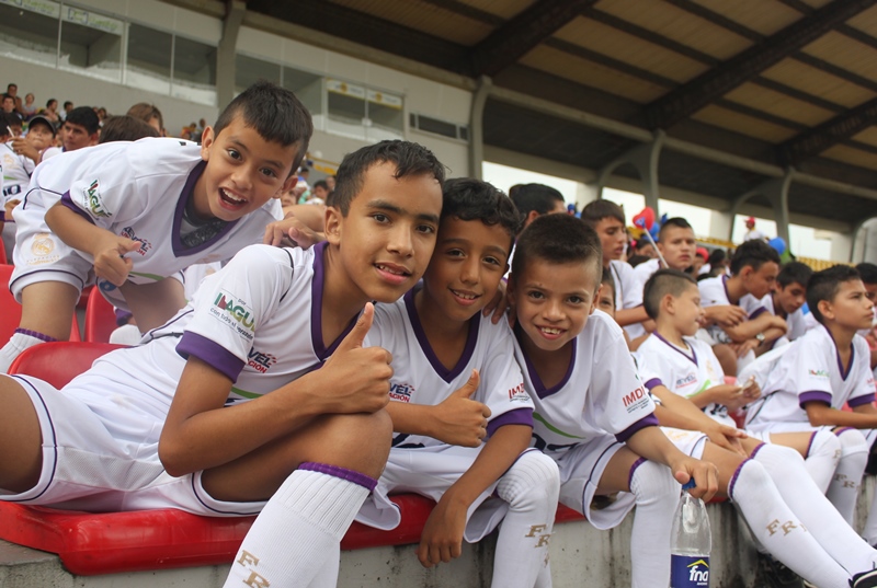 Imdri, la Fundación del Real Madrid en Colombia y el FNA entregaron dotación deportiva a niños de Ibagué