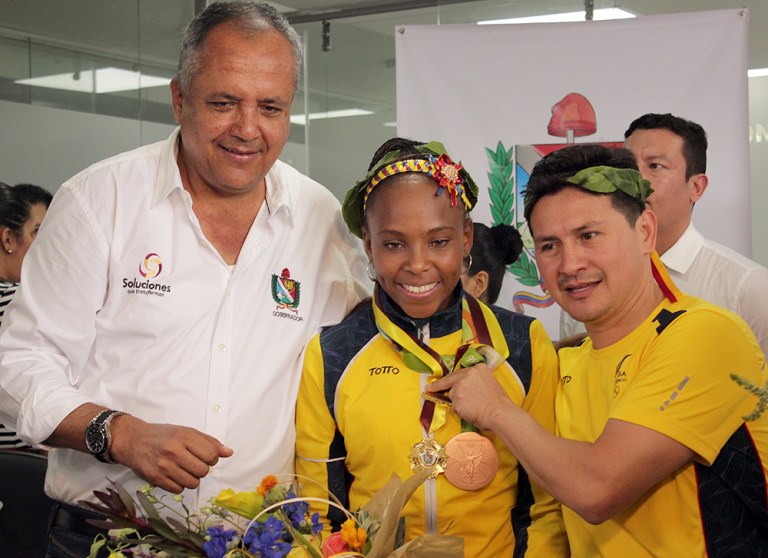 El homenaje de la Gobernación del Tolima a la medallista Íngrit Valencia en fotos