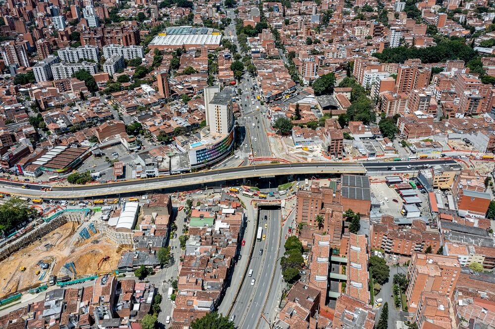 Más obras en Medellín: avanzan los preparativos para habilitar el paso vehicular del intercambio de San Juan