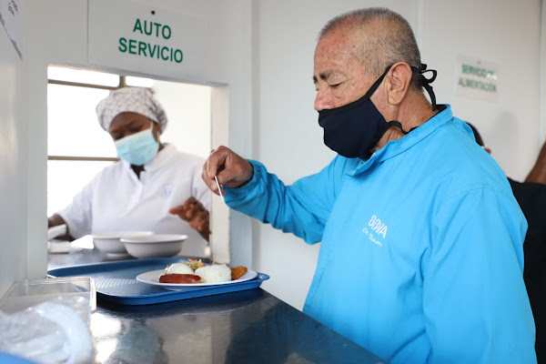 Más de 199.000 personas mayores se benefician con los programas sociales en Medellín: conozca las iniciativas