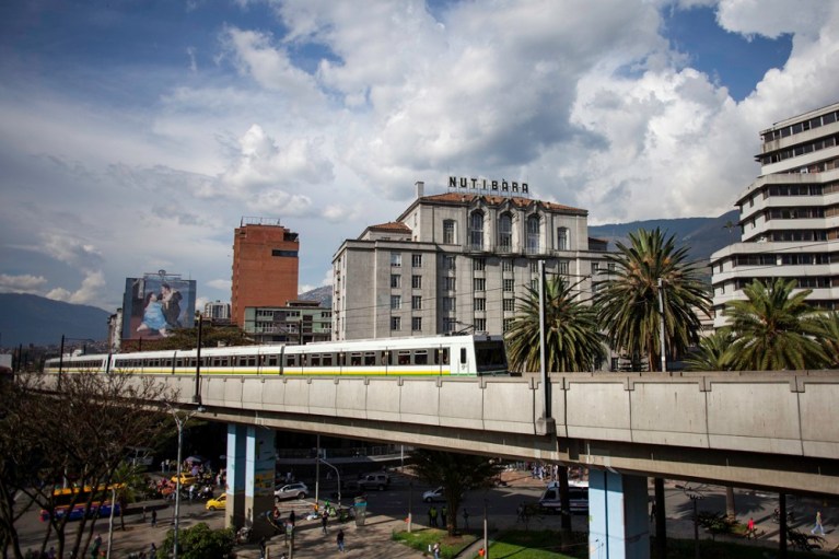 Alcalde de Medellín soluciona la crisis del Fondo de Estabilización Tarifaria del metro hasta el 2029