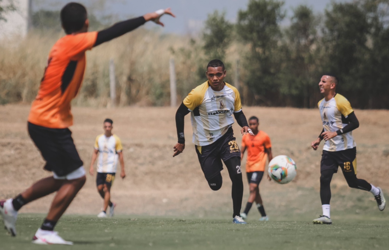 DEPORTES TOLIMA, en medio de la polémica, pasó la página y definió sus 18 convocados para la visita al América en Villavicencio: ojo a las novedades