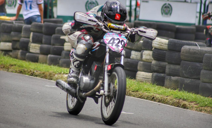 Destacada actuación de la 'Chica Pink' en válida nacional de Motovelocidad