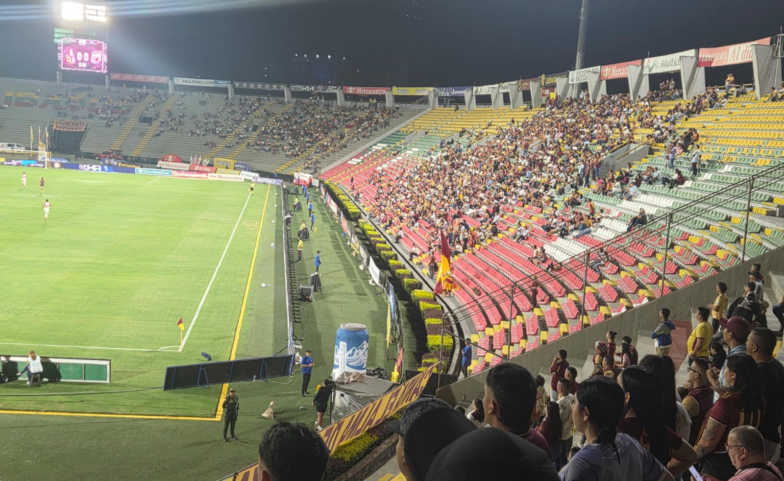 ¿DEPORTES TOLIMA tomó represalias tras protesta en el cierre de los cuadrangulares? Hinchas denuncian que no les dejaron entrar sus trapos en partido ante Santa Fe