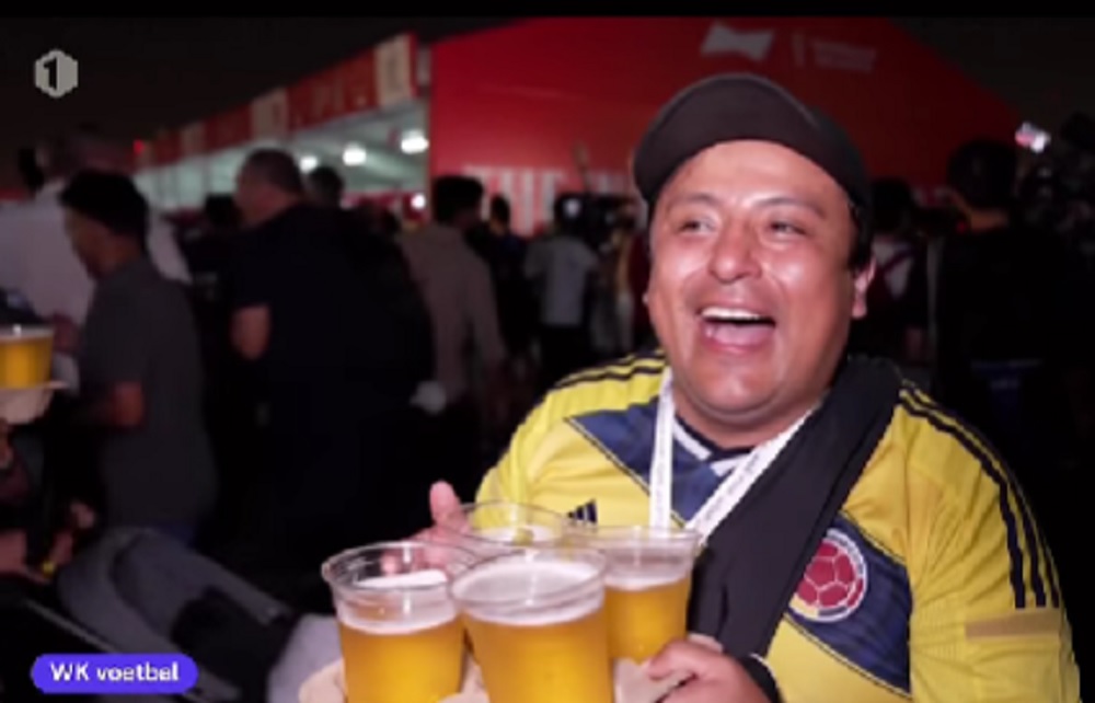 "Me tomaré todas las que pueda ", colombiano se vuelve viral por pagar un 'billete largo' por cuatro cervezas en Catar