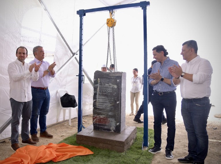 Presidente Duque puso la primera piedra del Coliseo Mayor de Ibagué, pendiente desde 2015