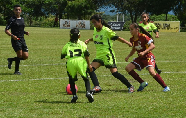 Por el sueño paisa: Arrancó en Alvarado zonal femenino del Ponyfútbol
