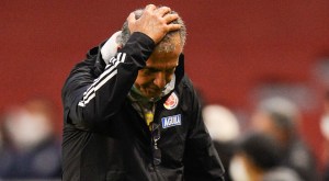 Carlos Queiroz se aferra a su puesto: No dio pistas de querer renunciar, tras la humillación de Colombia ante Ecuador