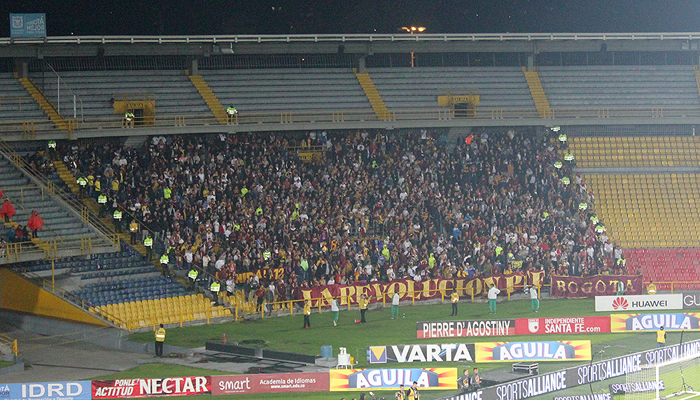 ¡Fieles al campeón! Masivo acompañamiento de hinchas del DEPORTES TOLIMA en el triunfazo ante Santa Fe