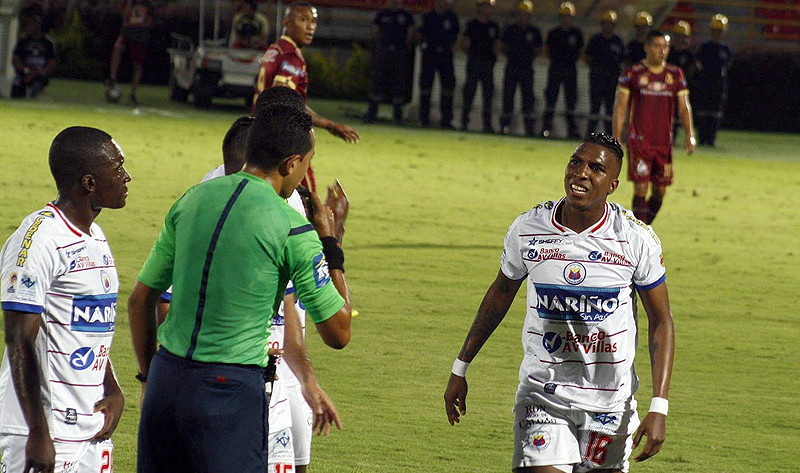 Temblor hizo suspender por algunos minutos el duelo entre DEPORTES TOLIMA y Pasto
