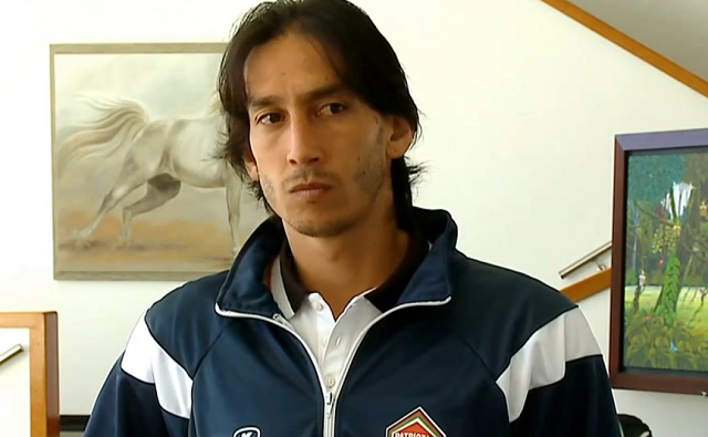 ¡Salvajada! Rafael Robayo por poco le 'quiebra' el tobillo a Ángelo Rodríguez, del DEPORTES TOLIMA