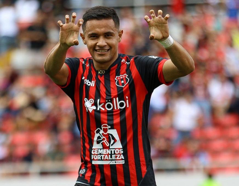 Roger Rojas, a quien vinculan con DEPORTES TOLIMA, negó que ya sea un hecho llegada al 'Pijao'