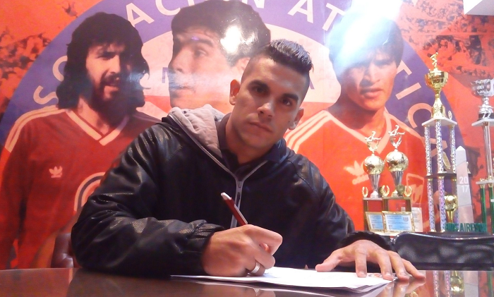¡Firmó Saíz! El tolimense es oficialmente nuevo defensor de Argentinos Juniors