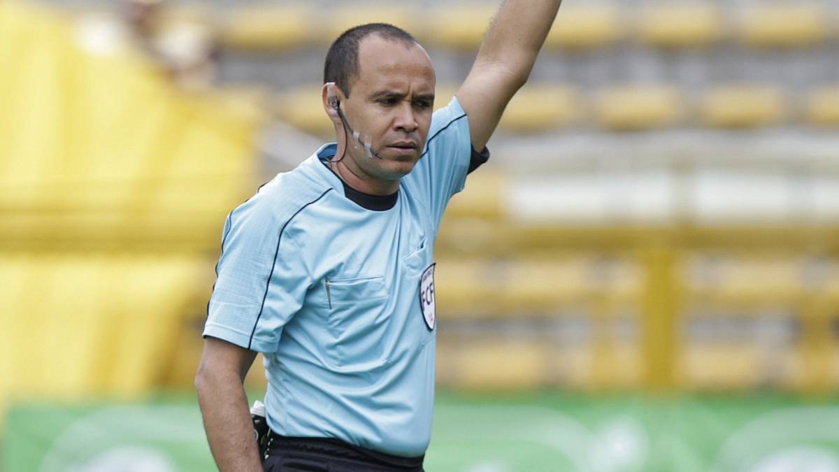 Luis Sánchez, el juez de DEPORTES TOLIMA - Jaguares este lunes en el Murillo Toro