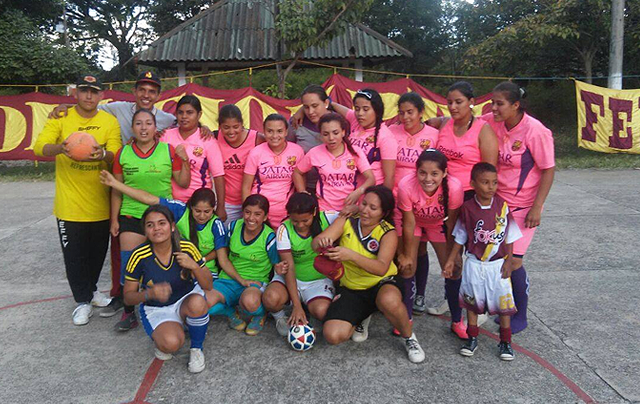 Hinchas del DEPORTES TOLIMA organizan campeonato femenino de microfútbol en Ibagué