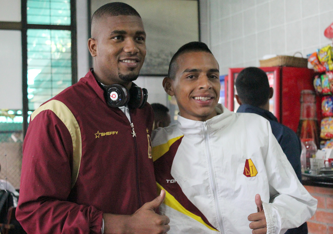 DEPORTES TOLIMA partió a Bogotá en búsqueda de su segunda estrella: Afición lo despidió en Perales