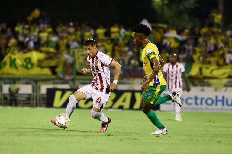 Penosa visita del DEPORTES TOLIMA al Plazas Alcid: apenas empató ante el colero Huila, en una deslucida versión del clásico