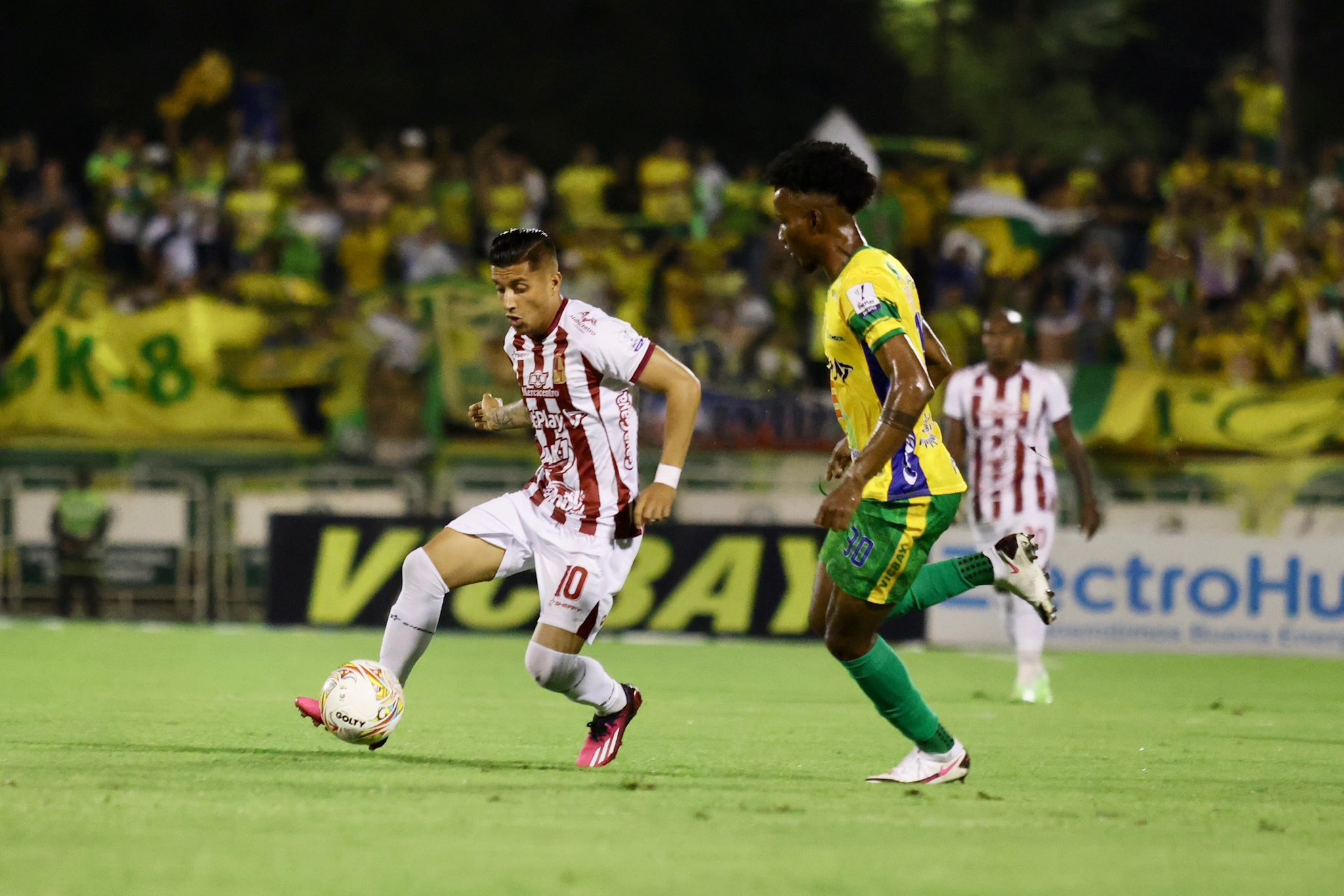 Penosa visita del DEPORTES TOLIMA al Plazas Alcid: apenas empató ante el colero Huila, en una deslucida versión del clásico