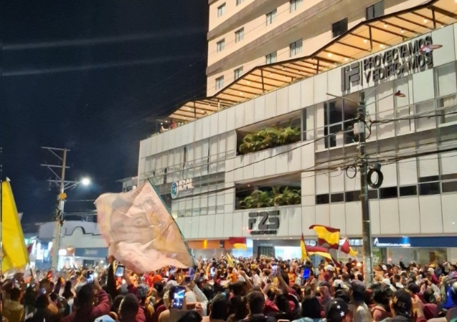 Desplante monumental: hinchada del DEPORTES TOLIMA organizó banderazo en la previa del choque ante América... ¡Pero los jugadores jamás aparecieron!