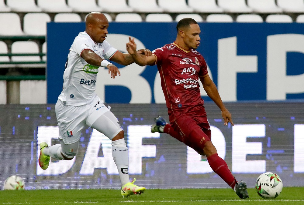 ¡'Atraco' en el Palogrande! DEPORTES TOLIMA no pudo pasar del punto ante Once Caldas, en una negra presentación del árbitro Andrés Rojas