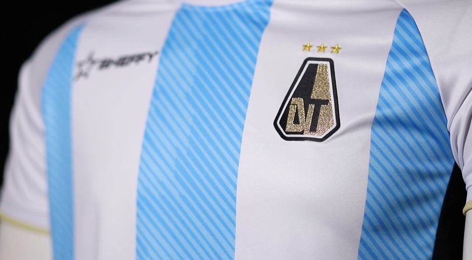 Racing y su viral reacción tras conocer la camiseta del DEPORTES TOLIMA: calificó prenda de “manto sagrado”