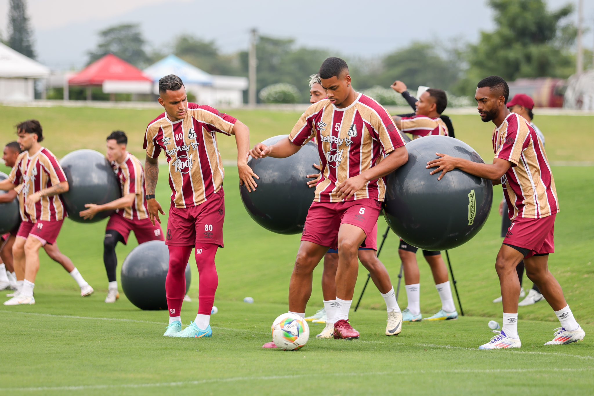 DEPORTES TOLIMA, otra vez con misterios, confirmó los 18 convocados para la visita al Boyacá Chicó: estos fueron los elegidos por Ismael Rescalvo