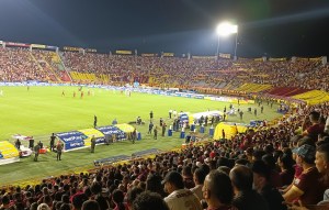 Hinchada del Deportes Tolima en el Murillo Toro