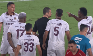 Andrés Rojas quiso perjudicar al DEPORTES TOLIMA en su visita al América de Cali: insólita reposición y un penal que, por la vía del VAR, evitaron que sancionara