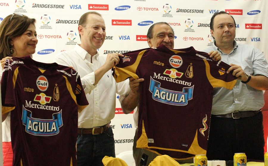 La postal: DEPORTES TOLIMA estrenó camiseta para la temporada 2013