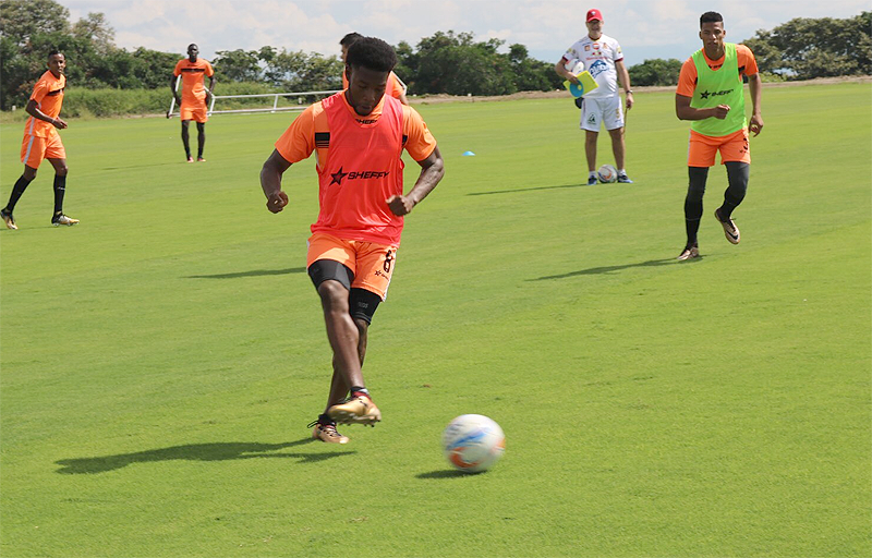 DEPORTES TOLIMA efectuó práctica de fútbol, con la mira puesta en Boyacá Chicó