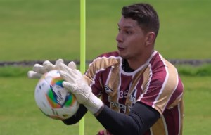 Neto Volpi, arquero de DEPORTES TOLIMA, lanzó llamativo recado en redes sociales: dijeron que no podía "ni caminar" y respondió con fuerte mensaje