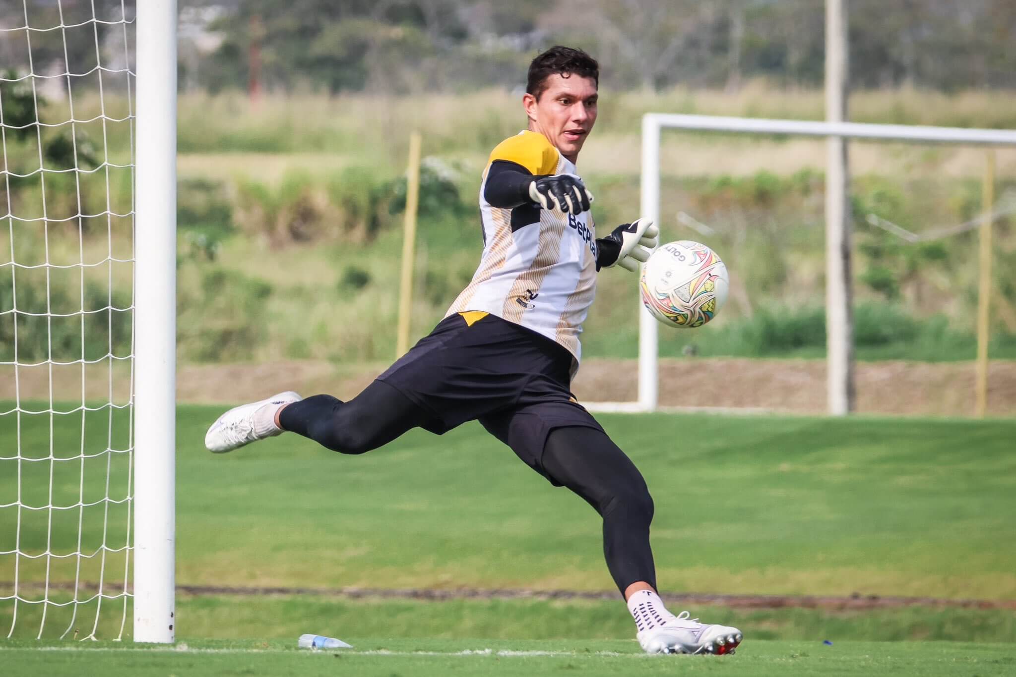 DEPORTES TOLIMA y la postal esperada: Neto Volpi llena de ilusión a la 'tribu' de cara a los cuadrangulares de la Liga BetPlay 1 2024