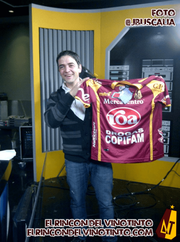 La postal: Juanjo Buscalia con la camiseta del DEPORTES TOLIMA