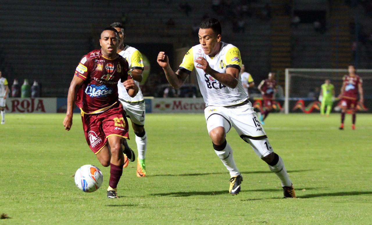 Yohandry Orozco, novedad en la práctica del DEPORTES TOLIMA para enfrentar a Alianza