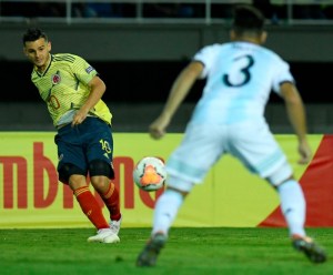Pobre debut de Colombia en el Preolímpico del que es local: Se dejó dar vuelta de Argentina