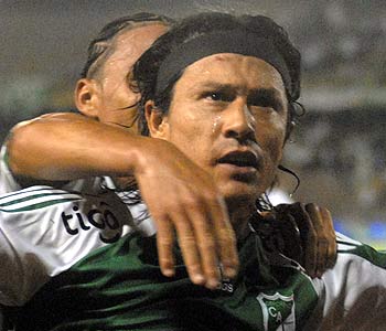 A falta de uno, tres refuerzos para el "vinotinto"
