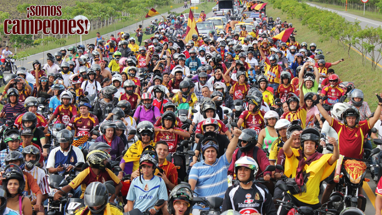 ¡Locura por el DEPORTES TOLIMA! Hinchas lo acompañaron en caravana hasta el Murillo Toro