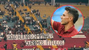 Lucas González, DT del Deportes Tolima y la pancarta