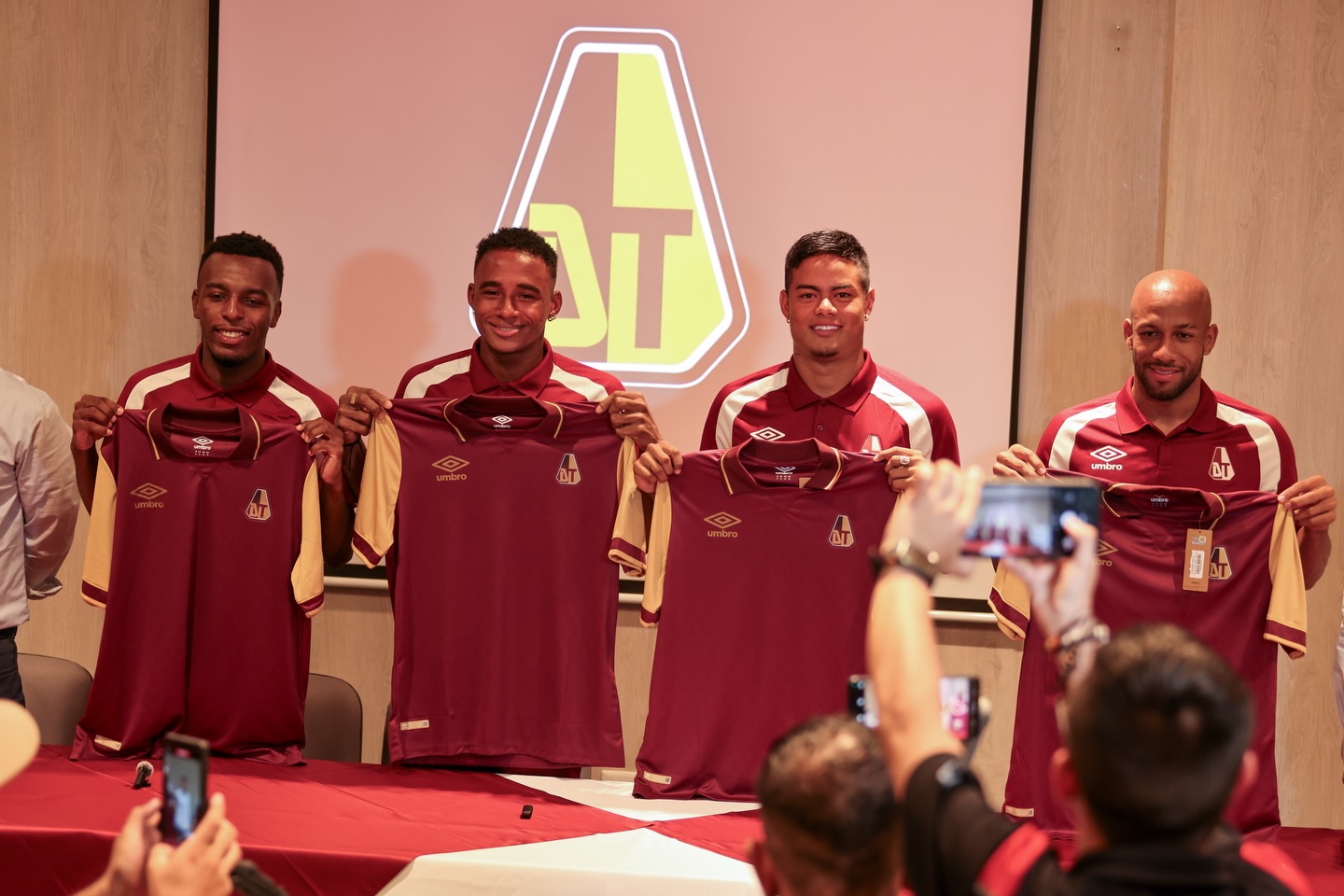 Refuerzos Deportes Tolima 2026